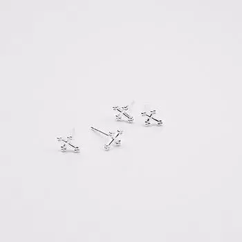 Классические маленькие серьги-гвоздики для пирсинга креста для женщин и молодежи 1 pair