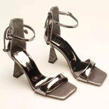 Классические женские туфли на каблуке из платины с зеркальным камнем