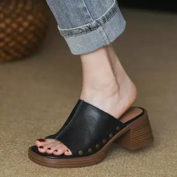 Классные тапочки Fish mouth женские на среднем каблуке 2025 года, летние новые мягкие кожаные заклепки, модная верхняя одежда, одно слово, перетаскивание, толстый каблук, туфли Muller 34 коричневый