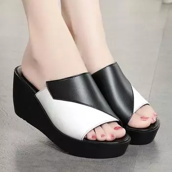 Классные тапочки в иностранном стиле, женская летняя одежда, нескользящая, 2025, новые туфли с закругленными углами, сандалии на высоком толстом каблуке, водонепроницаемые туфли для стола и мам 35