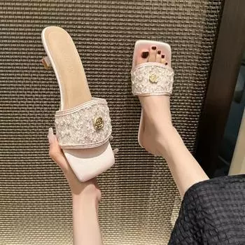 Классные тапочки женские, нежные, маленькие, ароматные, ветер 2025 года, слово, открытый носок, лето, новые квадратные головки, металлические блестки, классные тапочки 35