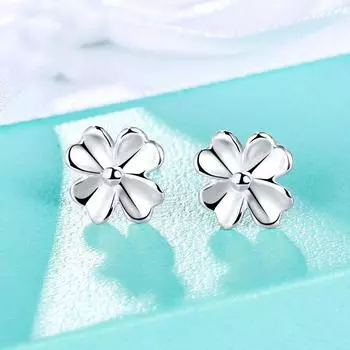 Клевер серьги женские новые маленькие цветы простые серьги маленькие свежие цветы популярные женские серьги