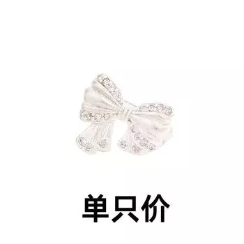 Клипсы-бантики с матовой отделкой не требуют прокола ушей. Клипсы-косточки Niche — это модные, изысканные и классические серьги. copper