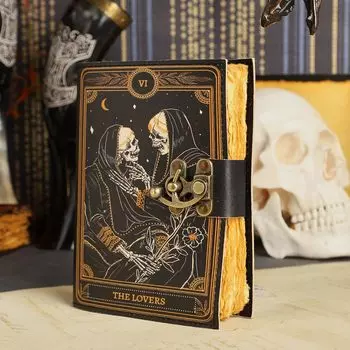 Книга заклинаний Кожаный журнал Deckle Edge Бумажный журнал Блокнот Таро Влюбленных Спираль Готический блокнот Череп любовника Антикварный винтажный кожаный журнал 7 X 5 Inch чёрный