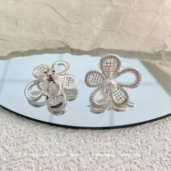 Knock Easiest for Match! Korean Style Silver Flower Pearl Stud Earrings Women 2025 New Arrival Fancy Earrings Elegant Ear Clip Earrings Silver Flower pearl ear clip
