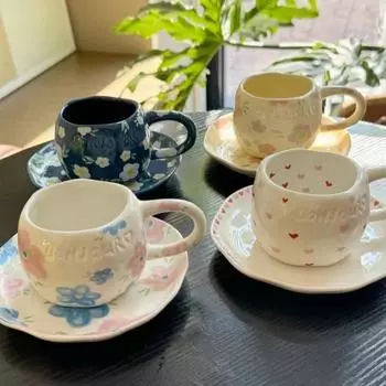 Кофейная чашка с блюдцем, расписанная вручную, керамическая кружка с блюдцем, в виде цветка и сердца, для дома и офиса, чашки для воды, чашки для завтрака, молока, чая, подарки 220ml