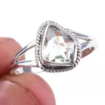 Кольцо из чистого серебра 925 пробы с натуральным зеленым аметистом S.8.5 P1y02