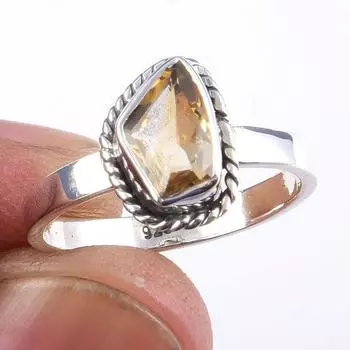 Кольцо из чистого серебра 925 пробы с натуральным цитрином, размер 6 K1e67