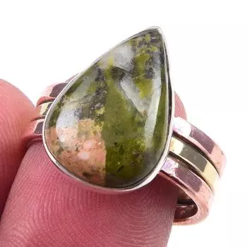 Кольцо из двухцветного серебра 925 пробы с натуральным драгоценным камнем унакитом, размер 8, v9E33