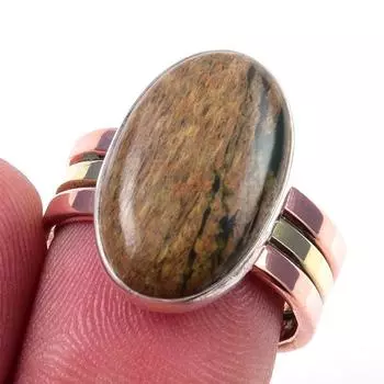 Кольцо из двухцветного серебра 925 пробы с натуральным драгоценным камнем риолитом, размер 7 f0s67