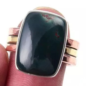 Кольцо из двухцветного серебра 925 пробы с натуральным кровавым камнем S.7 r3o70