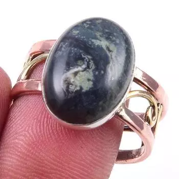 Кольцо из двухцветного серебра 925 пробы с натуральным зеленым камнем Питерсит S.10.5 Z2I01