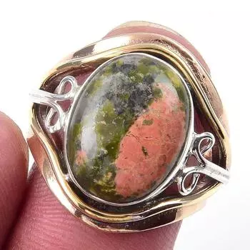 Кольцо из двухцветного серебра 925 пробы с натуральным драгоценным камнем унакитом, размер 7 v5n94