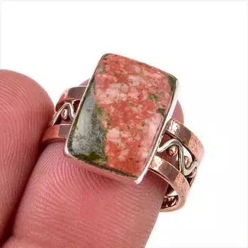 Кольцо из двухцветного серебра 925 пробы с натуральным драгоценным камнем унакитом S.7 K5G54