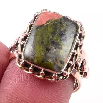 Кольцо из двухцветного серебра 925 пробы с натуральным драгоценным камнем унакитом, размер 7 M7S00