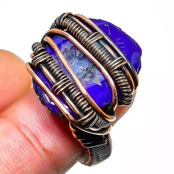 Кольцо из фиолетового друзы с драгоценным камнем, обмотанное медной проволокой, размер 7