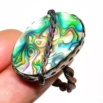 Кольцо из медной проволоки с драгоценным камнем в виде ракушки-ушка, размер 7,5