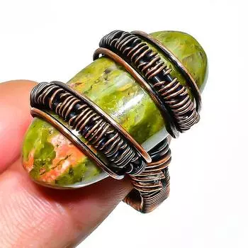 Кольцо из медной проволоки с драгоценным камнем унакит, размер 7,5