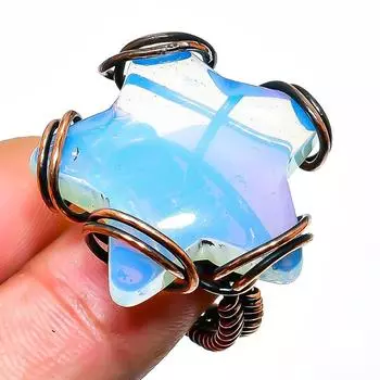 Кольцо из медной проволоки с молочным опалом, размер 8