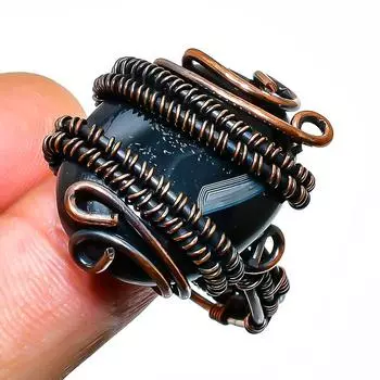 Кольцо из полосчатого агата с драгоценным камнем, обмотанное вручную медной проволокой, размер 11,5