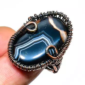 Кольцо из полосчатого агата с драгоценным камнем, обёрнутое вручную медной проволокой, размер 6,5