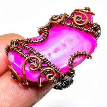 Кольцо из розового друзы с драгоценным камнем, обмотанное медной проволокой, размер 7,5