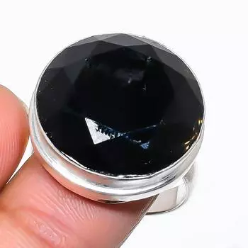 Кольцо из серебра 925 пробы с натуральным черным камнем шпинель, размер 7 A3P76