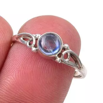 Кольцо из серебра 925 пробы с натуральным кианитом, размер 8, n7W79