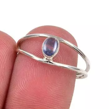 Кольцо из серебра 925 пробы с натуральным кианитом, размер 7,5 p0u72