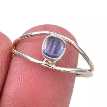 Кольцо из серебра 925 пробы с натуральным кианитом, размер 8,5, j0P68