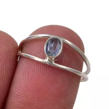 Кольцо из серебра 925 пробы с натуральным кианитом, размер 7, h2z20