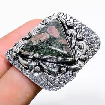 Кольцо из серебра 925 пробы с натуральным эвдиалитом, размер 10, ручная работа D8j69