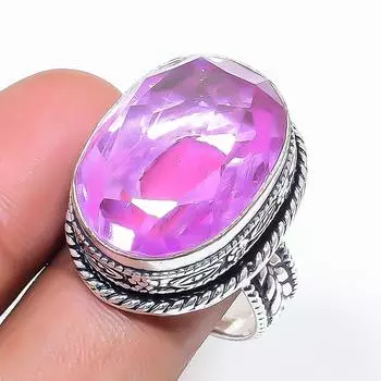 Кольцо из серебра 925 пробы с натуральным розовым рубиллитом, размер 9 K8t59