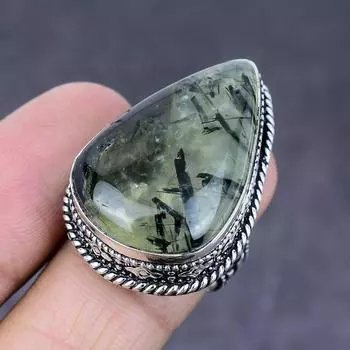 Кольцо из серебра 925 пробы с драгоценным камнем пренит, размер 8, t7N97