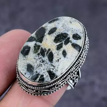 Кольцо из серебра 925 пробы с черным серафинитом, размер 8, m6G91