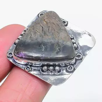 Кольцо из серебра 925 пробы с натуральным пурпуритом, размер 7 z4L15