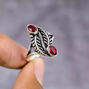 Кольцо из серебра 925 пробы с натуральным мозамбикским гранатом, размер 7,5 Z1m50