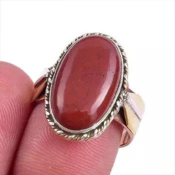 Кольцо из серебра 925 пробы с натуральным красным драгоценным камнем яшмой в двух тонах S.8 p5d04