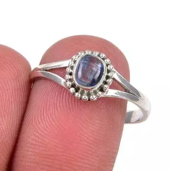 Кольцо из серебра 925 пробы с натуральным кианитом, размер 9, t0g94