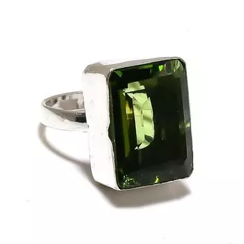 Кольцо из серебра 925 пробы с драгоценным камнем перидот, размер 8 Q5v75