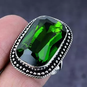 Кольцо из серебра 925 пробы с хромдиопсидом, размер 8, C5b33