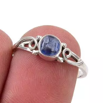 Кольцо из серебра 925 пробы с натуральным кианитом, размер 7 Q1v69