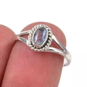 Кольцо из серебра 925 пробы с натуральным кианитом, размер 7 O5T06