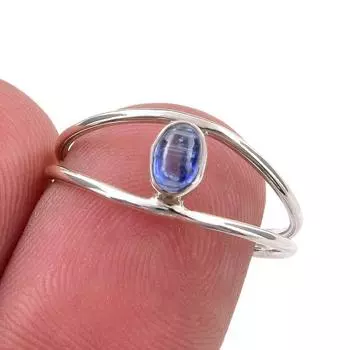 Кольцо из серебра 925 пробы с натуральным кианитом, размер 7,5 p0o69