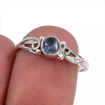 Кольцо из серебра 925 пробы с натуральным кианитом, размер 7, N4K46