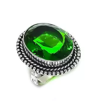 Кольцо из серебра 925 пробы с натуральным хромдиопсидом, размер 7 K4O46