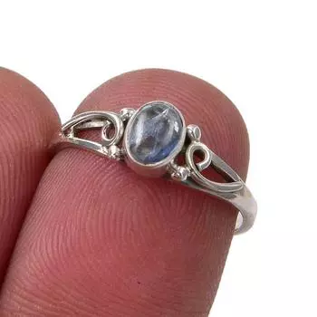 Кольцо из серебра 925 пробы с натуральным кианитом, размер 6 E5i42