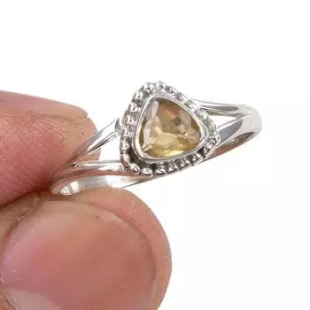 Кольцо из серебра 925 пробы с натуральным цитрином, размер 7 I1F38