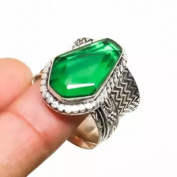 Кольцо из серебра 925 пробы с драгоценным камнем хромдиопсид, размер 9,5