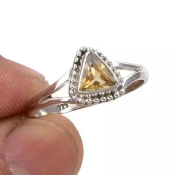 Кольцо из серебра 925 пробы с натуральным цитрином, размер 8, j8w13